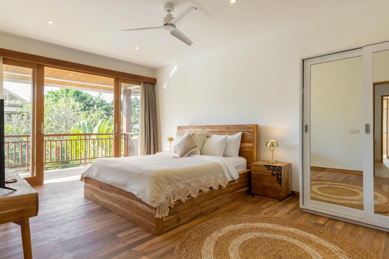 Villa Lumut 3 Bedrooms Central Seminyak Exterior photo